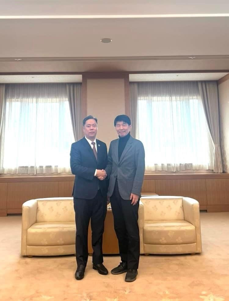 Ông Bùi Xuân Quảng - Chủ tịch Tập đoàn An Dương và ngài Yamamoto Ichita Thống đốc tỉnh Gunma.